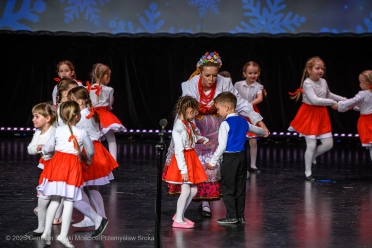 "Babciu, Dziadku kolędujcie z nami" - koncert młodszych grup Zespołu Pieśni i Tańca Świerczkowiacy - 8