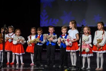 "Babciu, Dziadku kolędujcie z nami" - koncert młodszych grup Zespołu Pieśni i Tańca Świerczkowiacy - 11