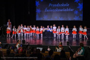 "Babciu, Dziadku kolędujcie z nami" - koncert młodszych grup Zespołu Pieśni i Tańca Świerczkowiacy - 13