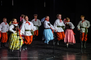 "Babciu, Dziadku kolędujcie z nami" - koncert młodszych grup Zespołu Pieśni i Tańca Świerczkowiacy - 25