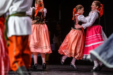 "Babciu, Dziadku kolędujcie z nami" - koncert młodszych grup Zespołu Pieśni i Tańca Świerczkowiacy - 68